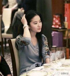 娱乐吃瓜女星剧组,揭秘吃瓜女星与神秘剧组背后的故事