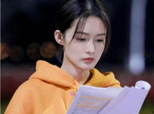 娱乐吃瓜君李沁是谁,娱乐圈的清新“吃瓜”女神