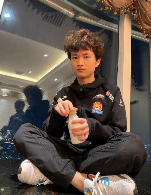 娱乐吃瓜酱男生拍照,揭秘男生拍照的趣味瞬间